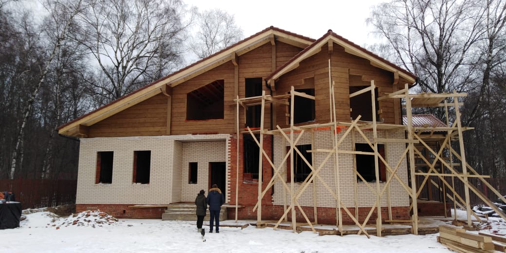 Комбинированный дом  312 м.кв. 1й этаж керамоблоки Poroterm, 2й этаж клееный брус. пос. Федоскино Мытищи.