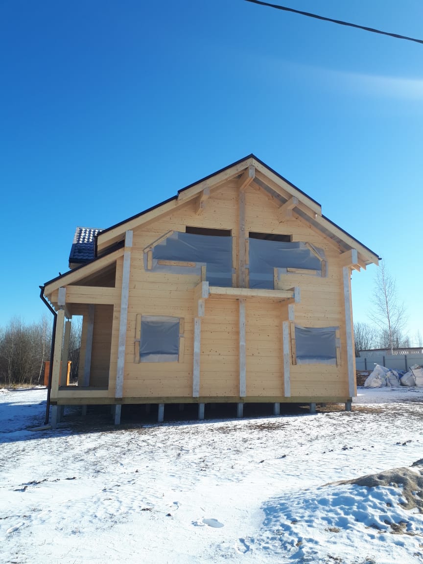 Дом 180 м.кв. из клееного бруса 200*260 мм.