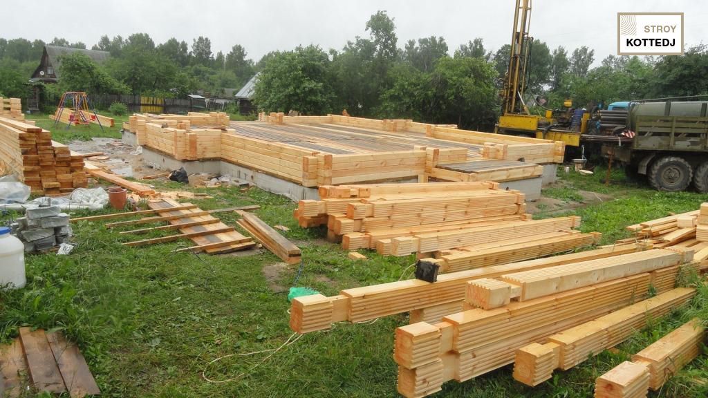 Строительство дома из бруса естественной влажности
